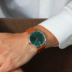 Montre MATY homme, bracelet cuir marron - vue porté 1