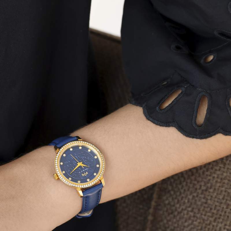 Montre MATY femme bracelet cuir bleu - vue porté 1