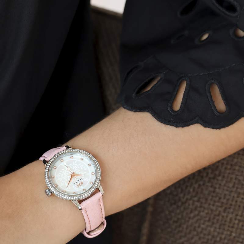 Montre MATY femme bracelet cuir rose - vue porté 1