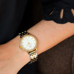 Montre MATY femme bracelet acier inoxydable bicolore - vue porté 1