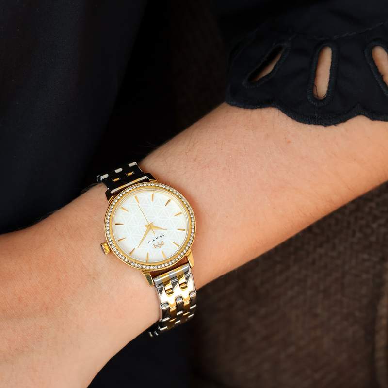 Montre MATY femme bracelet acier inoxydable bicolore - vue porté 1
