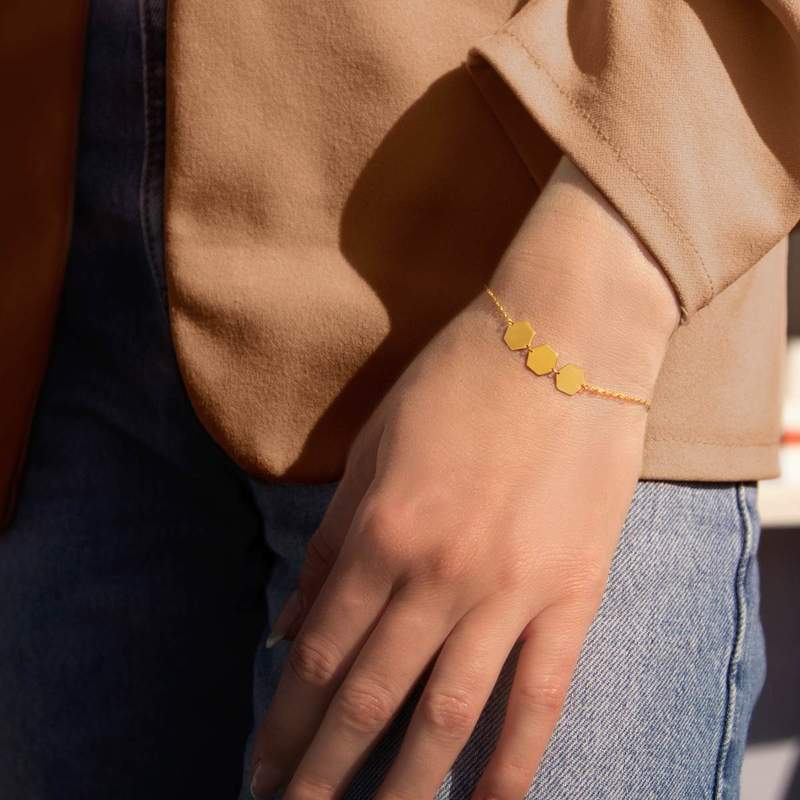 Bracelet or 375 jaune motif nids d'abeilles 19cm - vue porté 1
