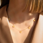 Collier or 375 jaune motif nids d'abeilles 45cm - vue porté 1