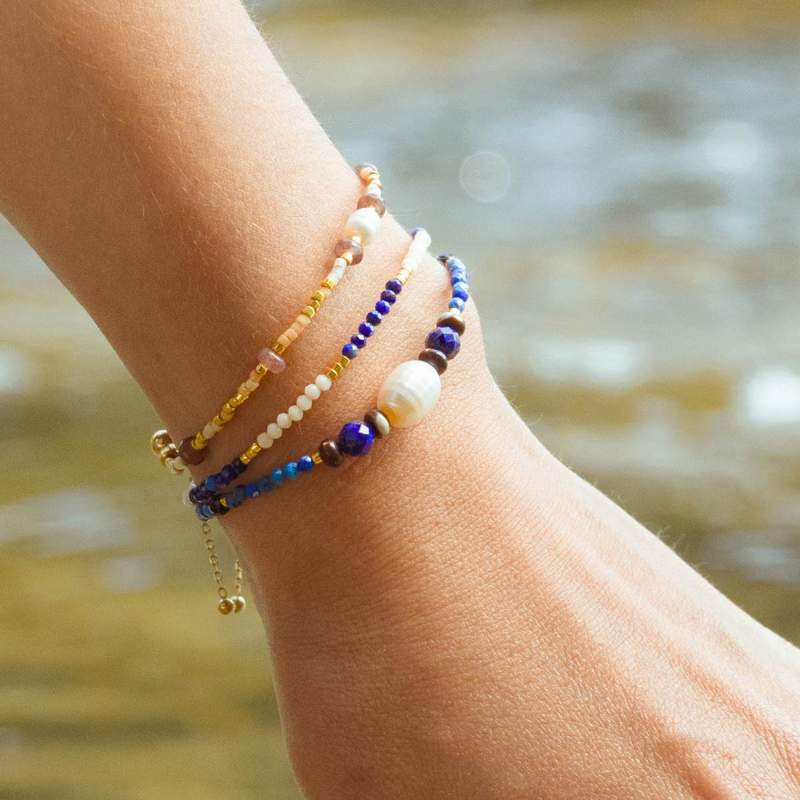 Bracelet acier jaune lapis lazulis 18cm - vue porté 2