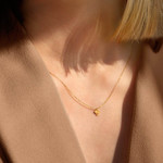 Collier or 375 jaune zirconias motif nid d'abeilles 45cm - vue porté 1