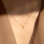 Collier or 375 jaune zirconias motif nid d'abeilles 45cm - vue porté 2