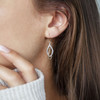 Boucles d'oreilles plaqué or pendants entrelacées zirconias - vue Vporté 1