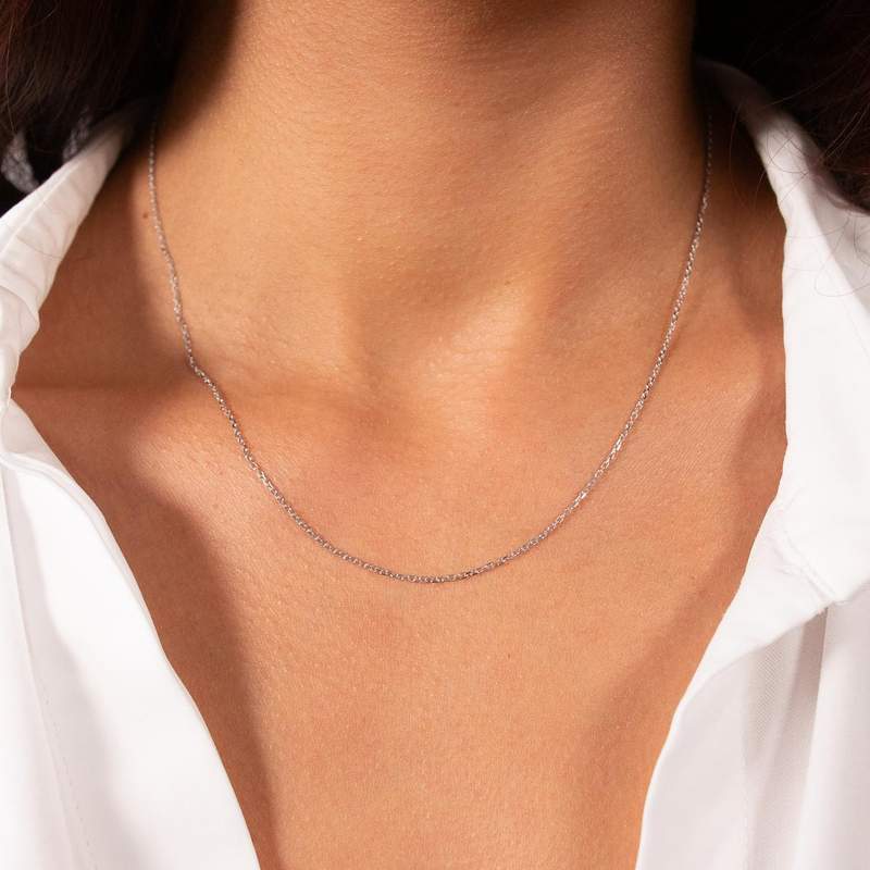 Chaine or 375 blanc maille forçat 45 cm - vue porté 1