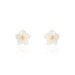 Boucles d'oreilles or 375 jaune fleurs en nacre - vue 1
