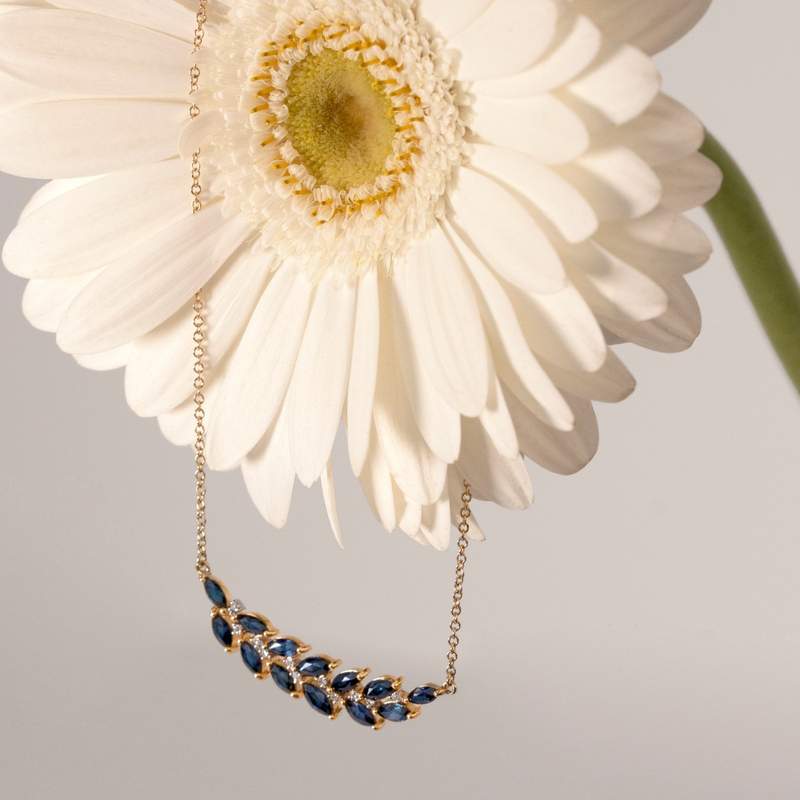 Collier or 375 2 tons feuille de laurier saphirs et diamants 45 cm - vue D1