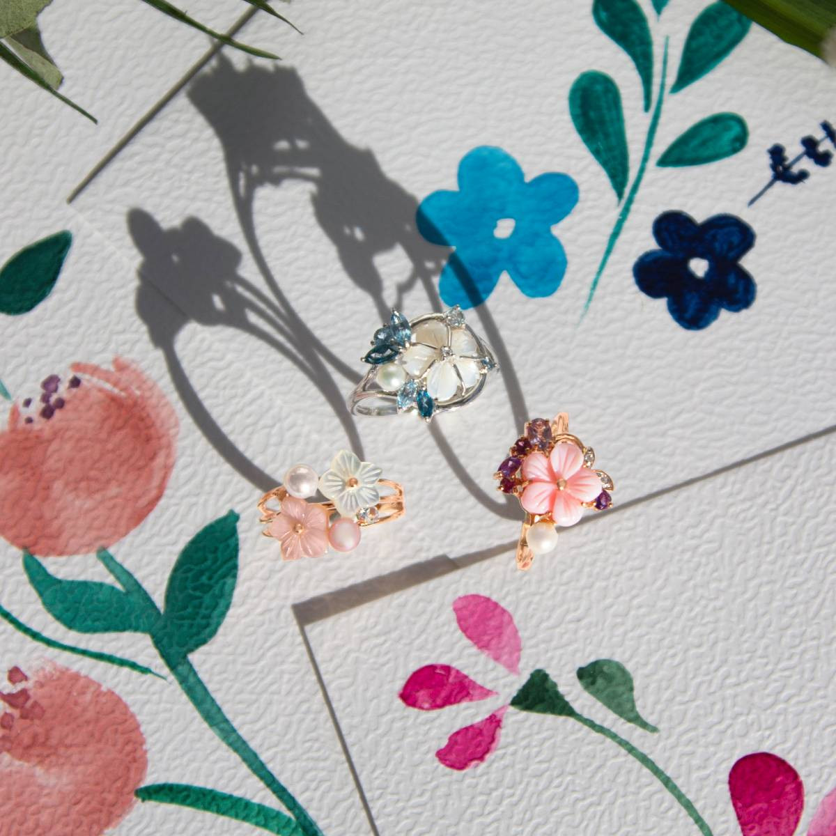 Bague or 375 blanc fleur pierres fines, nacre et perle de culture de Chine - vue D1