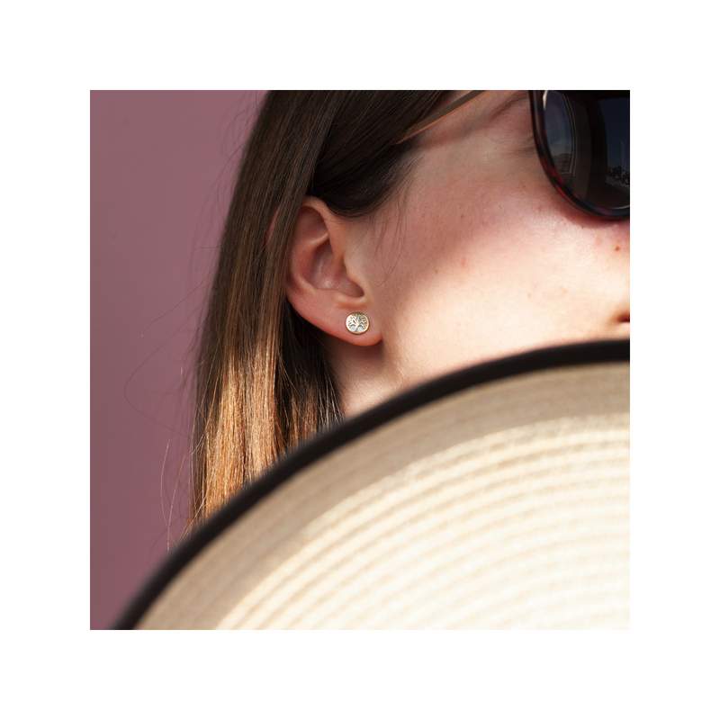Boucles d'oreilles or 375 jaune arbres de vie nacre - vue porté 1