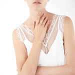 Bague or 375 blanc zirconia - vue porté 1