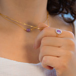 Bague or 375 2 tons fleur améthyste ovale et zirconias - vue porté 1