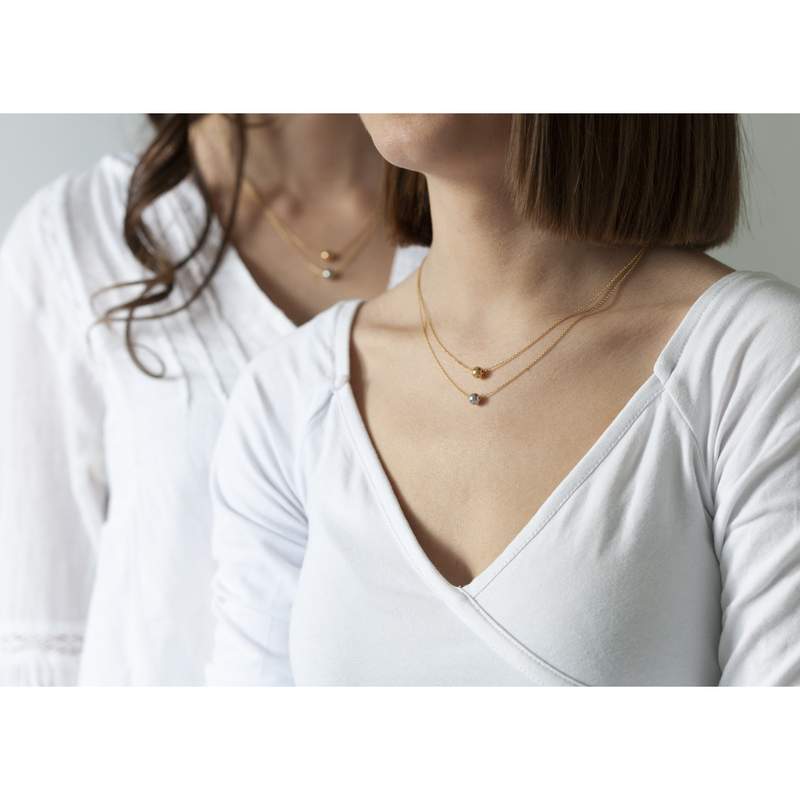 Collier 2 ors 375 double rang boules 42 cm - vue porté 1