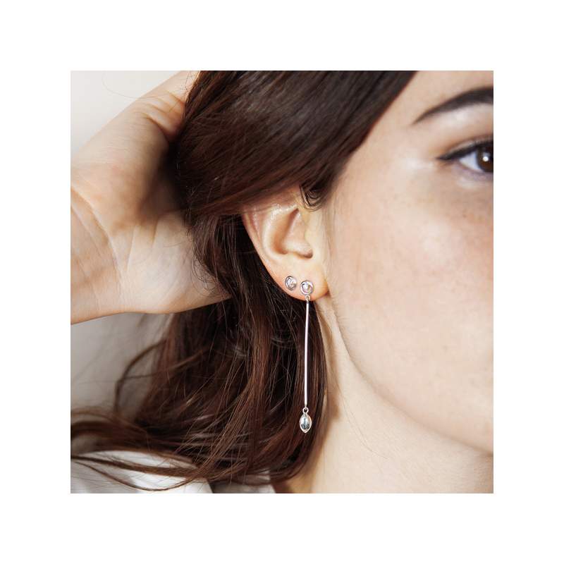 Boucles d'oreilles or 375 blanc zirconias - vue porté 2
