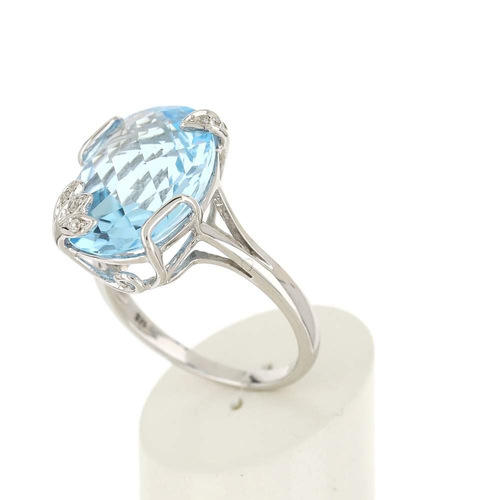 Bague or 375 blanc topaze bleue traitée ovale et diamants - vue 3