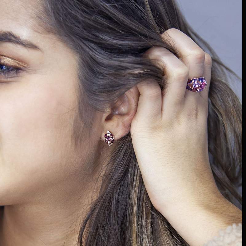 Boucles d'oreilles or rose 375 grenats diamants - vue porté 1