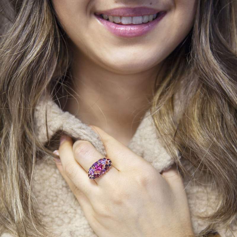 Bague or rose 375 pierres fines - vue porté 1