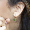 Boucles d'oreilles or 375 pendants quartz verts carrés - vue Vporté 2