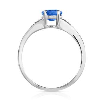 750 white gold ring with oval sapphire and diamonds