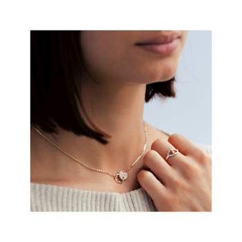 Vergulde ring met twee kleuren en verstrengelde hartjes met zirkonia's