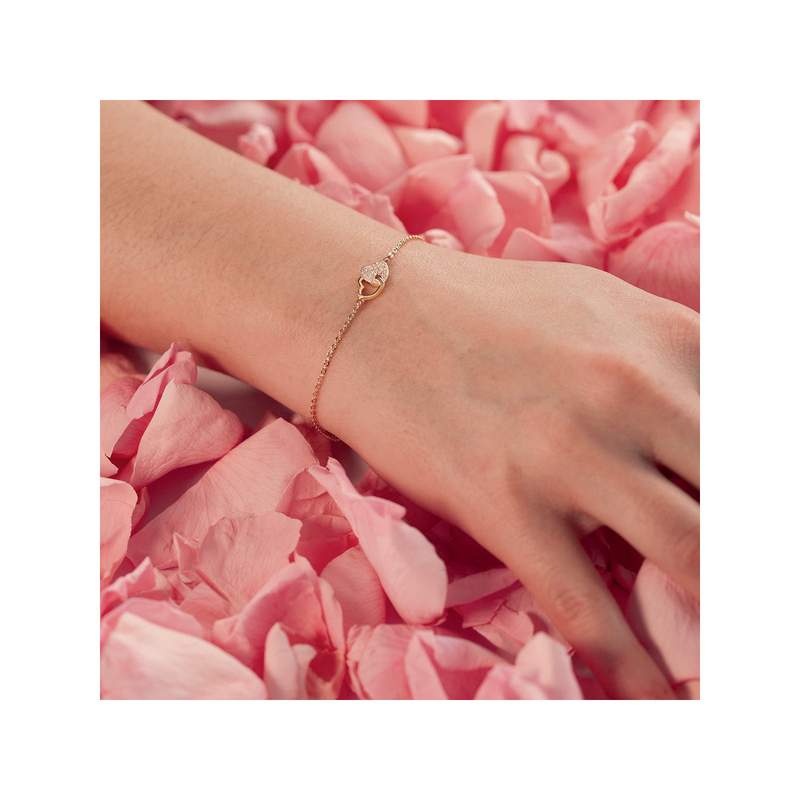 Bracelet plaqué or coeurs entrelacés zirconias 18 cm - vue porté 2