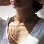 Edele vergulde halsketting 45 cm - zicht gedragen 2