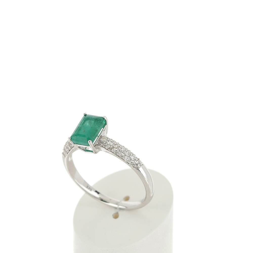 Bague or 750 blanc émeraude rectangulaire et diamants - vue 3