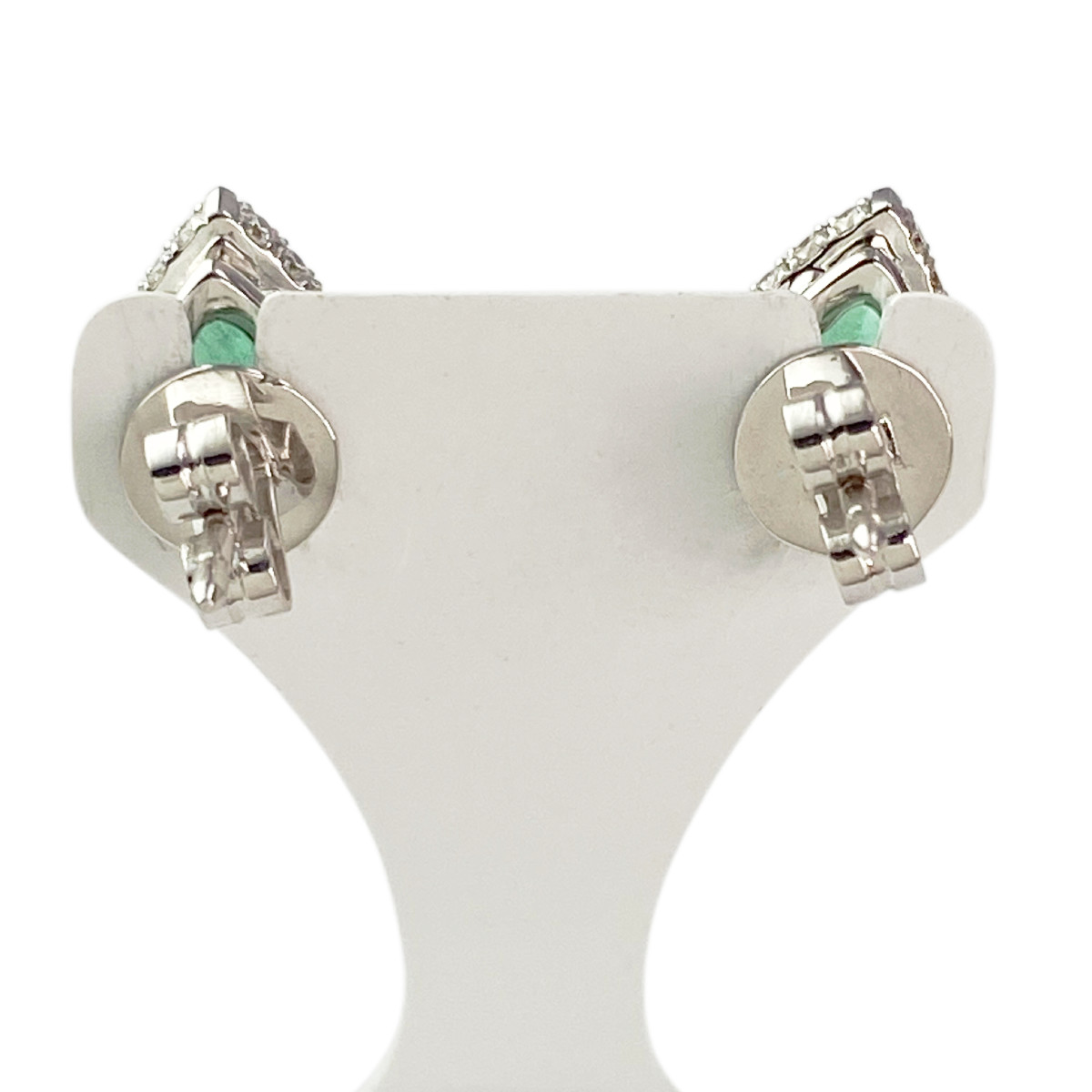 Boucles d'oreilles or 750 blanc émeraude et diamant - vue 3