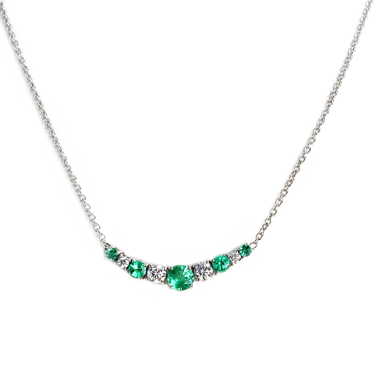 Collier or 750 blanc emeraude et diamant