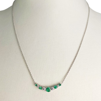 Collier or 750 blanc emeraude et diamant