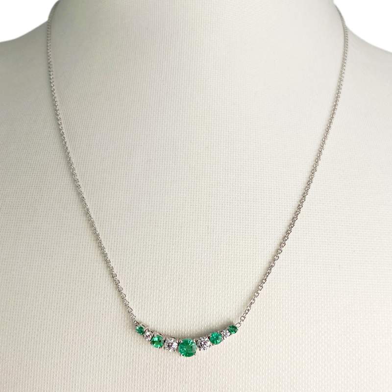 Collier or 750 blanc emeraude et diamant - vue 2