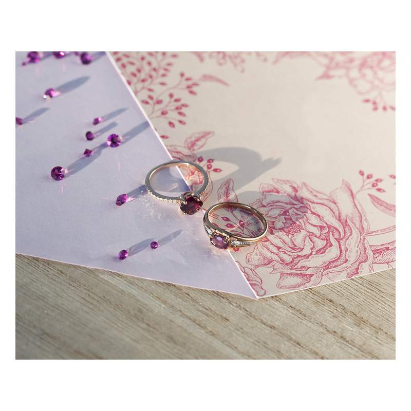Bague or 375 rose grenat rhodolite carrée et diamants - vue D2