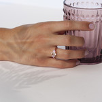 Bague or 375 rose morganite ovale et saphirs roses - vue porté 2