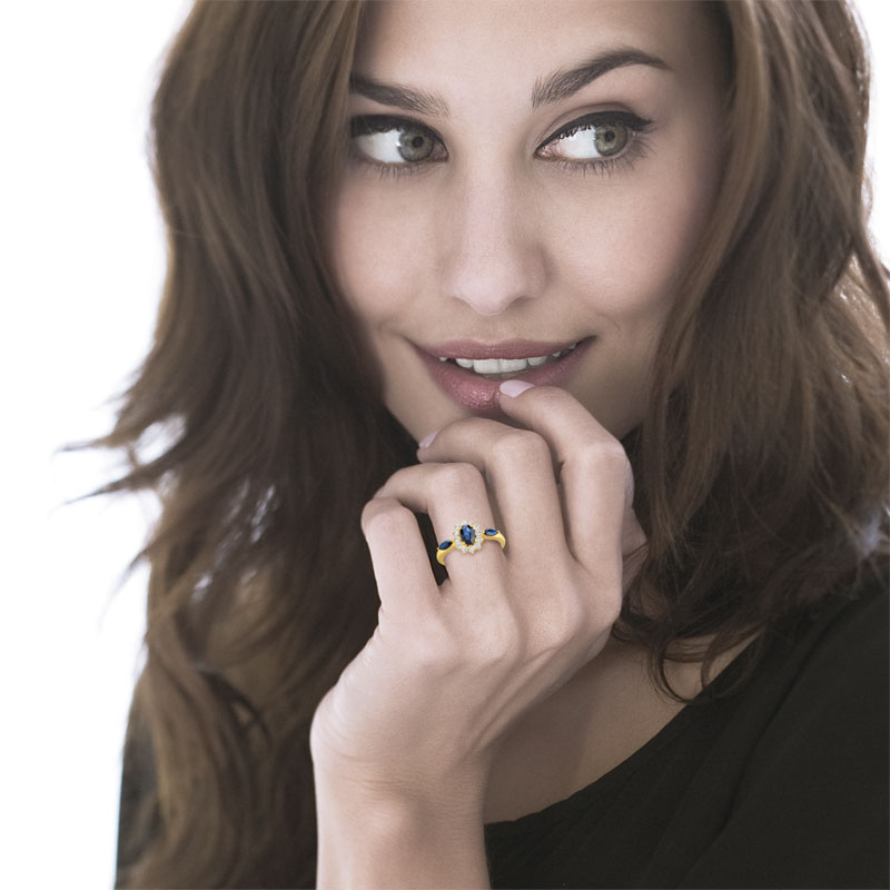 375 gold ring with two-tone oval sapphires and white-treated topazes - worn view 1