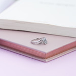 Bague or 375 blanc aigues-marines ovales et diamants - vue D3