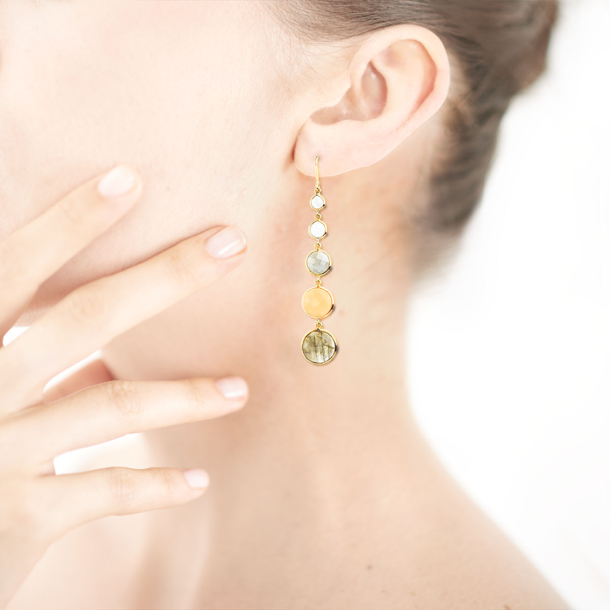 Boucles d'oreilles or 375 jaune pendants pierres fines - vue porté 1