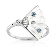 Bague or 375 blanc topaze bleue traitee nacre et diamant