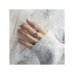 Bague or 375 blanc tanzanites rectangulaires et diamants - vue porté 2