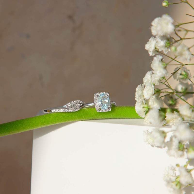 Bague or 375 blanc aigue-marine ovale et diamants - vue D2