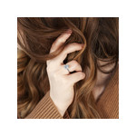 Bague or 375 blanc aigue-marine ovale et diamants - vue porté 2