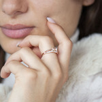 Bague or 375 rose morganite carrée et diamants - vue porté 2