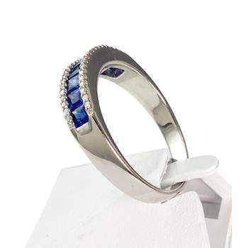 Ring van witgoud met saffier en diamant