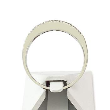Ring van witgoud met saffier en diamant