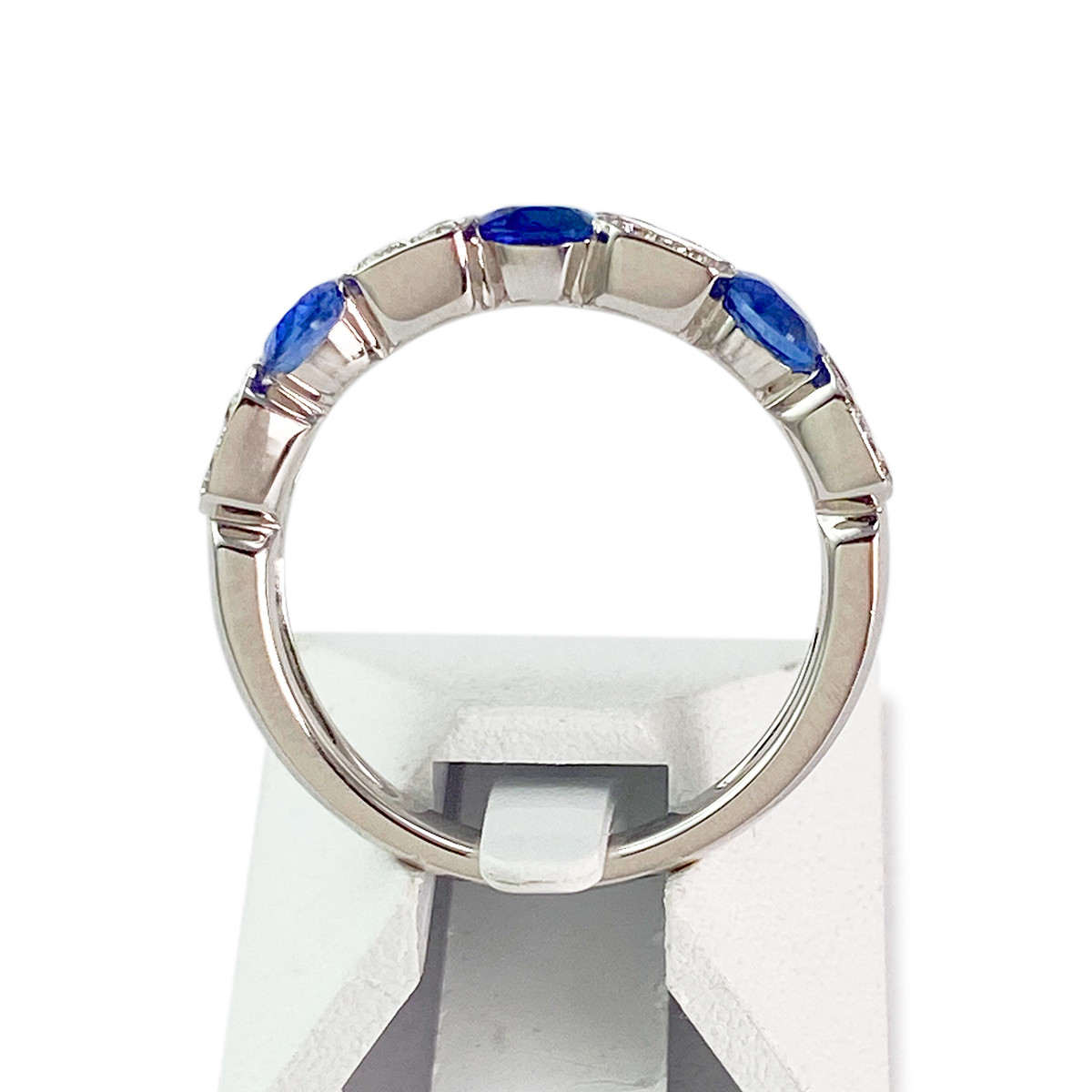 750 white gold ring with sapphire and diamond - view 3