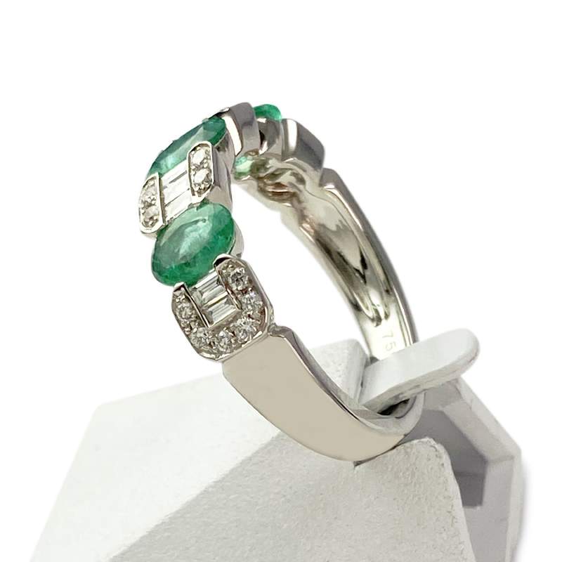 Bague or 750 blanc emeraude diamant - vue 2