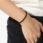 Bracelet homme Boss pierres de lave noires 19 cm - vue porté 1