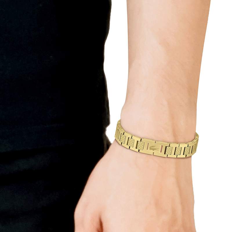 Bracelet LACOSTE acier doré - vue porté 1