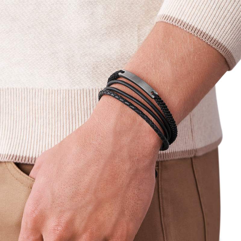 Bracelet FOSSIL acier inoxydable cuir noir multi-rangs 19,5 cm - vue porté 1